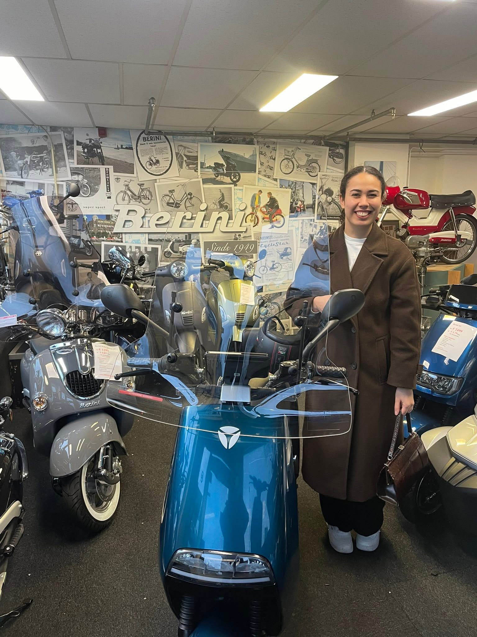 Klant met Yadea G5 elektrisch